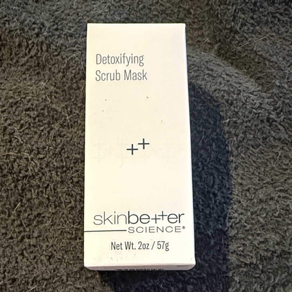 Detoxifying Scrub Mask - White